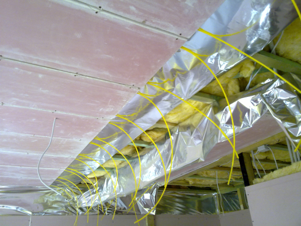 Gipszkarton táblás mennyezethűtési rendszer